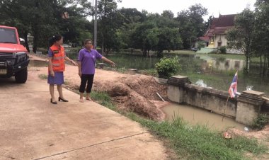 น้ำลด!ปภ.อำนาจเจริญร่วมกับอบจ.ลงพื้นที่ช่วยเหลือเหยื่อน้ำท่วมหลังฝนเทหนัก 4 วันติด