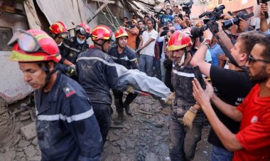เหยื่อแผ่นดินไหวโมร็อกโกพุ่งแล้วกว่า 2 พันศพ-ทีมกู้ภัยเร่งค้นหาผู้ประสบภัยใต้ซากอาคาร