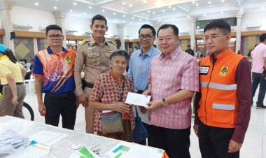 ผู้ว่าฯศรีสะเกษมอบเงินช่วยเหลือผู้ประสบภัยพิบัติกรณีฉุกเฉินอุทกภัย ปี2565