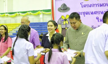 ผู้ว่าฯชลบุรี มอบชุดนักเรียน-ลูกเสือ-เนตรนารี  ช่วยเหลือครอบครัวผู้ยากไร้