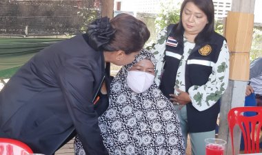 ผช.เลขาฯศอ.บต.รุดเยี่ยมครอบครัวเหยื่อถูกคนร้ายลอบยิงเสียชีวิตพื้นที่สายบุรีลั่นไม่ดูแลเต็มที่