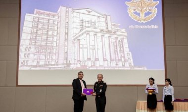 ผู้อำนวยการโครงการชลประทานศรีสะเกษ รับมอบเข็มพระดุลยาธิปัตย์กิติมศักดิ์