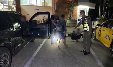 ตำรวจทางหลวงสกัดจับกุมหนุ่มลักลอบขนแรงงานเถื่อนซุกท้ายกระบะพร้อมคุม 12 ผู้ต้องหาเข้าเมืองผิดกฎหมาย