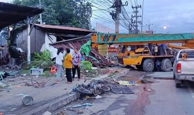 หนีตายระทึก!รถเครน เบรกแตกพุ่งชนร้านค้าพังพินาศ คนขับยันไม่ได้ดื่มมา