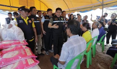 "ธรรมนัส"รมว.เกษตรฯ ลุยตรวจน้ำท่วมขอนแก่น กำชับทุกหน่วยงานช่วยเหลือประชาชนเต็มที่