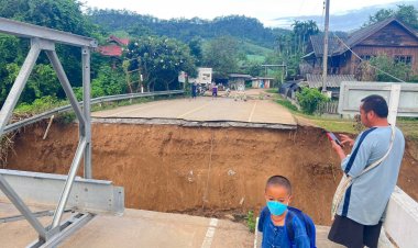 ฝนถล่มสบเมยซัดคอสะพานบ้านแม่ทะลุพังทรุดถูกตัดขาดจากโลกภายนอก