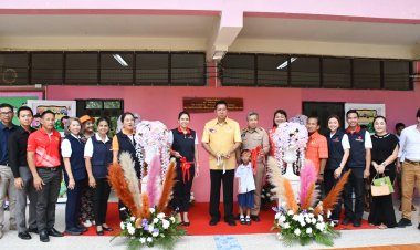 พ่อเมืองชลบุรีมอบห้องสมุดส่งเสริมการเรียนรู้โรงเรียนบ้านหนองยายหมาด