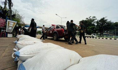 ฝนถล่มอำนาจเจริญอ่วมรอบ 2 ระดมวางกระสอบทรายป้องกันน้ำท่วมเขตศก.