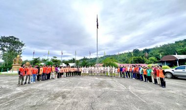 "นายกต้อน"ลูกจ้างประชาชน จัดกิจกรรม  เคารพธงชาติ