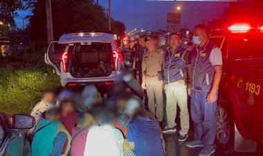 ตำรวจทางหลวงสกัดจับแก๊งขนต่างด้าว อัดเเน่นเต็มคันรถ 18 ชีวิต