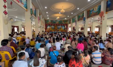 ชาวขอนแก่นแห่ทำบุญข้าวสากแน่นวัดในงานบุญเดือนสิบ