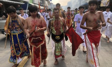 เริ่มแล้วเทศกาลกินเจเบตงแห่พระรอบเมืองม้าทรงแสดงอิทธิฤทธิ์