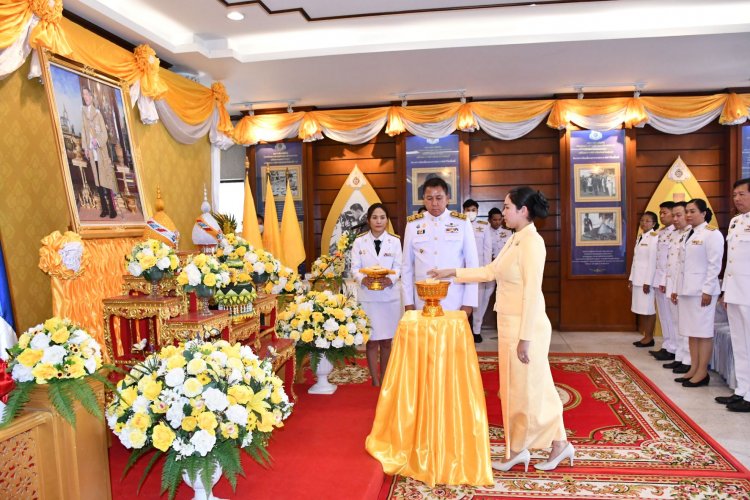 จังหวัดชลบุรีจัดพิธีพระราชทาน “พระพลังแผ่นดิน”เป็นขวัญและกำลังใจในปฏิบัติหน้าที่