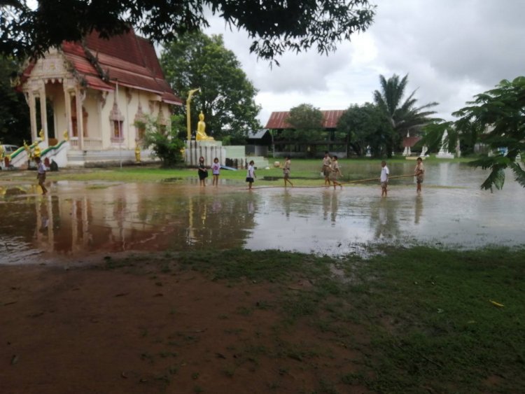 ฝนถล่มอำนาจเจริญ 4 วันติดท่วมขังตัวเมือง ประชาชนระทมลามพระสงฆ์สำลักน้ำสูงกว่า 60 ซม.