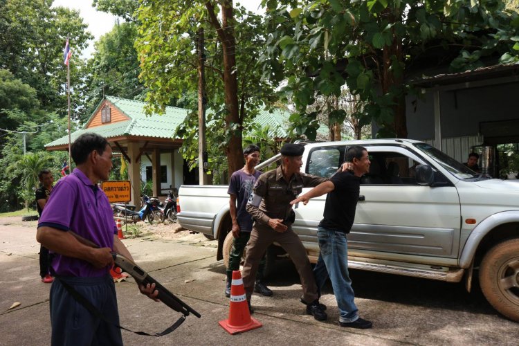 สบเมยฝึกยุทธวิธี อส.-ชรบ.ร่วมตำรวจ ทหาร เพิ่มศักยภาพปราบปรามยาเสพติด