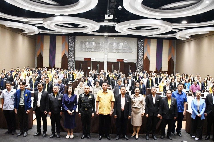 จังหวัดชลบุรีประชุมรับฟังความคิดเห็นร่างแผนพัฒนาจังหวัดสร้างการรับรู้และเข้าใจร่วมกันถึงทิศทางการพัฒนาจังหวัด