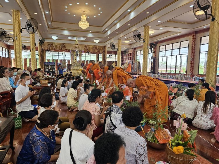 พุทธศาสนิกชนกว่า300 คนร่วมสืบสาน บุญสารทลาวพวนวัดม่วงข่าวแก้วพิกุลยิ่งใหญ่