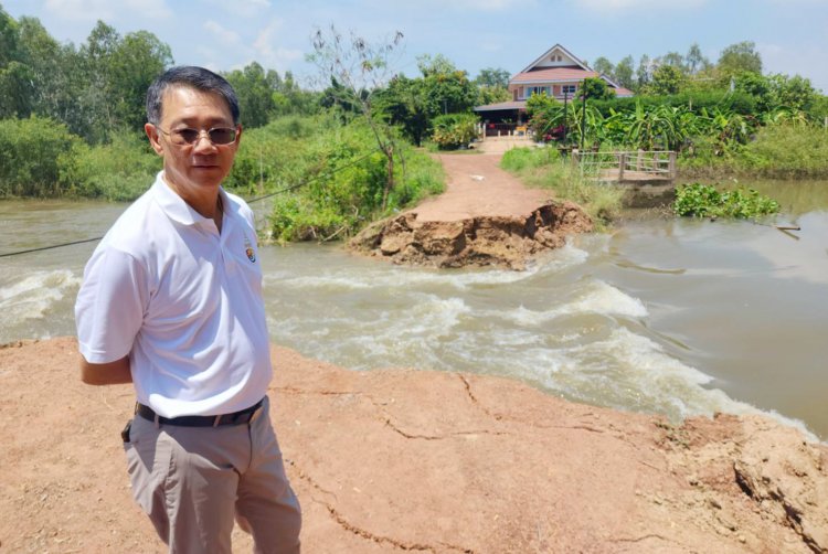 ชาวนาร้องทุกข์น้ำท่วมคันคลองแตกวอนวินัยส.ส.พิจิตรเขต2ช่วยประสานกระทรวงเกษตร สร้างทรบ.