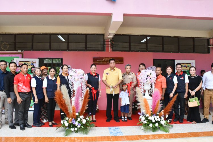 พ่อเมืองชลบุรีมอบห้องสมุดส่งเสริมการเรียนรู้โรงเรียนบ้านหนองยายหมาด