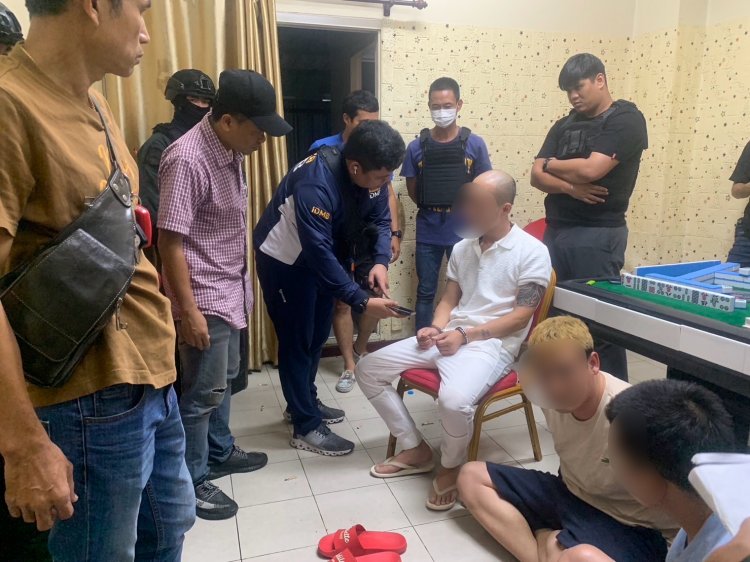 ตำรวจรวบแก๊งชาวจีนปล้นทรัพย์เพื่อนร่วมชาติย่านห้วยขวาง