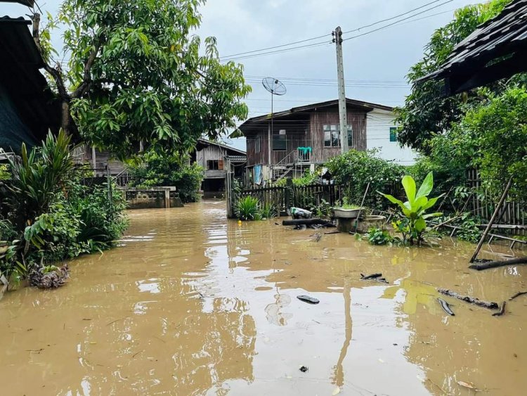 ฝนถล่มหลายอำเภอเชียงใหม่อ่วม ดินทรุดตัว ถนนถูกตัดขาด