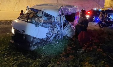 หวิดดับหมู่!รถตู้รับผู้เกษียณกลับบ้านชนท้ายปิกอัพเจ็บ 9 คน