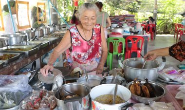 เปิดตำนาน"บ้านข้าวแกงยายเรียน"อร่อยคู่นราฯกว่า 20 ปี