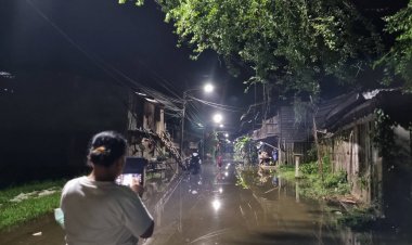 ฝนถล่มปราจีนบุรีน้ำท่วมฉับพลันชุมชนตลาดเก่า 100 ปี