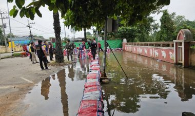 ระทึก!มวลน้ำท่วมชุมชนตลาดเก่า 100 ปีจ่อฝ่าแนวกั้นทะลักจมรพ.เจ้าพระยาอภัยภูเบศร