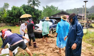 นอภ.สบเมยลุยช่วยเหลือประชาชนประสบภัยน้ำท่วมหนัก