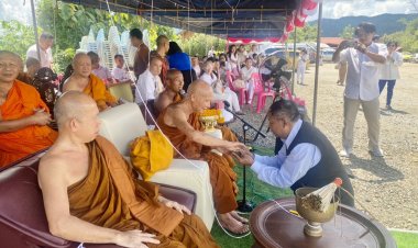 หล่อพระพุทธรูปเปิดโลกต้นแบบหลวงปู่โอภาสีแก่นโลก