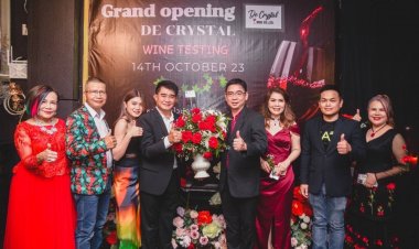 แห่แสดงความยินดี "เสี่ยหน่อง-คุณนิ่ม"นักธุรกิจรุ่นใหม่เปิดร้าน"เดอคิสตรัล"