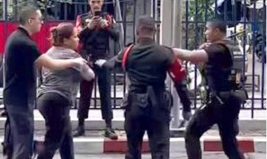 ชุลมุน! 'บุ้ง ทะลุวัง' ปะทะเดือด ตำรวจศาล (ชมคลิป)