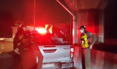 สลด!รองผกก.สืบมือดี ขี่จยย.กลับที่พัก ชนแบริเออร์ตกบึงมักกะสันดับ