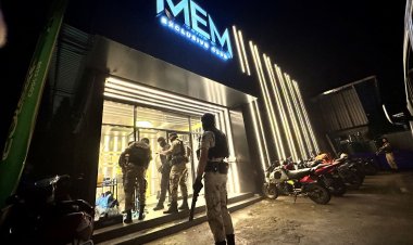 เด้ง 4 เสือสภ.คูคต เซ่นชุดฉก.ปกครองบุกจับผับเถื่อน ปล่อยนักเที่ยวมั่วยาเสพติด