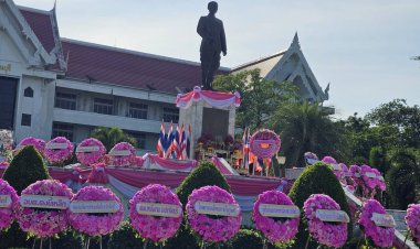 พสกนิกรปราจีนบุรีทุกหมู่เหลาวางพวงมาลาเนื่องในวันปิยมหาราช