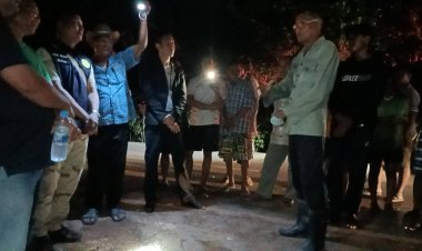 ชาวบ้านนับ 100  ฮือรุกปิดทางเข้าพื้นที่ฝังกลบซากหมูเถื่อนกว่า 9 แสนกก.