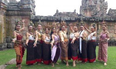 ‘เพ็ญภักดิ์’ซีอีโอ 'ทรัพย์ยั่งยืน' นำทีมเอาฤกษ์ สักการะสิ่งศักดิ์สิทธิ์ ปราสาทพนมรุ้ง