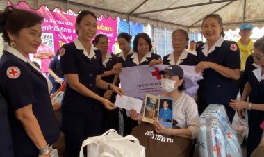 มอบถุงยังชีพเหยื่อไฟไหม้ย่านการค้าชัยภูมิครั้งใหญ่สูญ 100 ล้าน