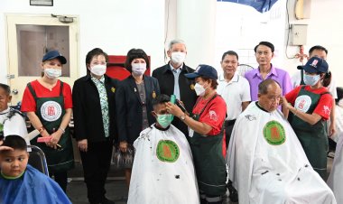 มูลนิธิป่อเต็กตึ๊งส่งทีมหน่วยแพทย์ให้บริการตรวจ-รักษาชาวชุมชนพลับพลาไชย