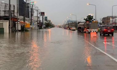 ฝนตกหนักปลายฝนต้นหนาวท่วมฉับพลันเมืองตากเหตุระบายไม่ทัน