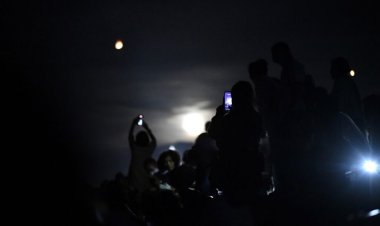 นทท.เฮลั่น!บั้งไฟพญานาคโผล่ลูกแรก 6 โมงเย็นที่รัตนวาปีหนองคาย