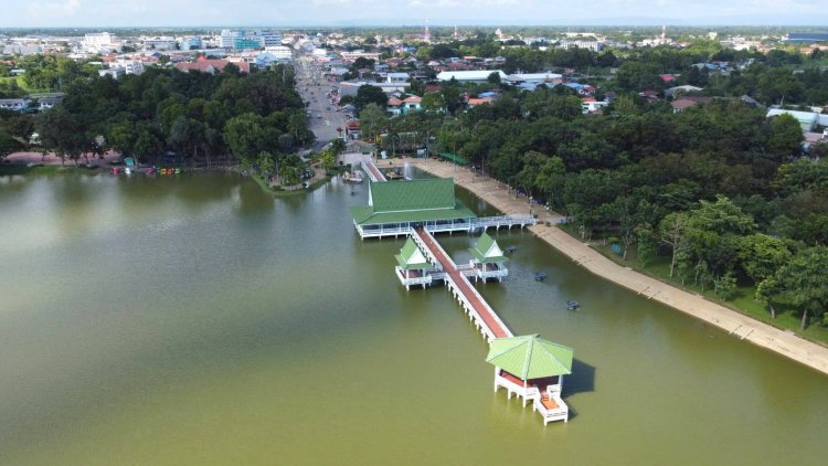 ชลประทานพิจิตรเติมน้ำเข้าบึงสีไฟเต็มเพียบ100% ครั้งแรกในรอบสิบปี