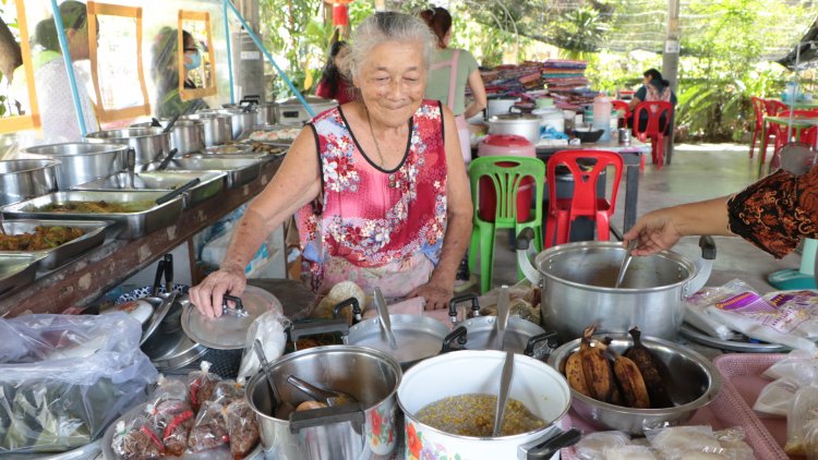 เปิดตำนาน"บ้านข้าวแกงยายเรียน"อร่อยคู่นราฯกว่า 20 ปี