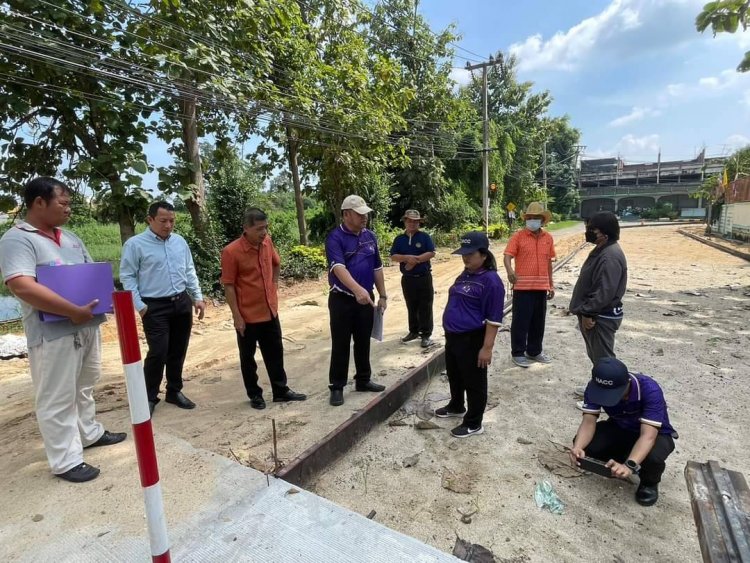 ป.ป.ช.พิจิตรลุยตรวจงานก่อสร้างถนนทม.ตะพานหินสร้างไม่เสร็จซะทีทำชาวบ้านเดือดร้อน