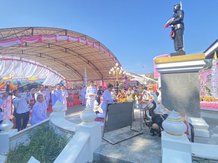 ปลัดมท.เปิดพระบรมราชานุสาวรีย์ ร.5 ที่อำเภอจัตุรัส จังหวัดชัยภูมิ