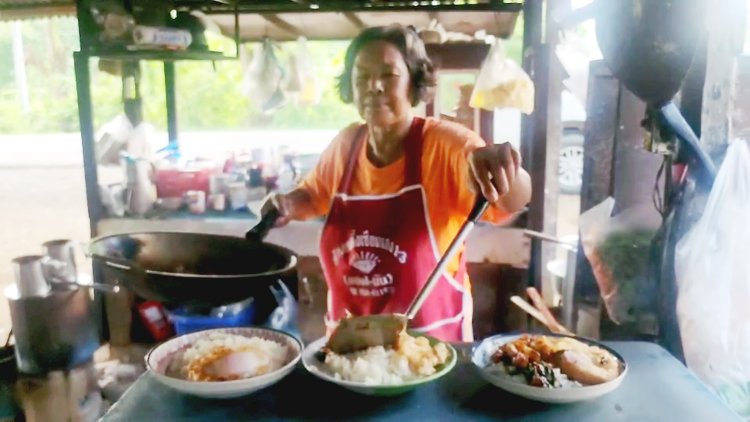 อร่อยริมทาง 'เอ็นเนื้อตุ๋นผัดกระเพรา'ร้านป้าแหม่มใต้ต้นฉำฉาหน้าวัดน้ำโจนใต้พิจิตร