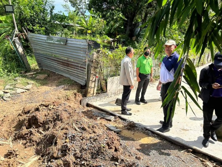 ป.ป.ช. พิจิตร ลุยตรวจ เทศบาลเมืองบางมูลนากสร้างถนน ค.ส.ล. พร้อมวางท่อระบายน้ำชาวบ้านร้องเดือดร้อนเหตุสร้างไม่เสร็จซะที.