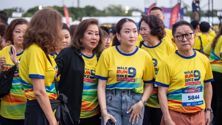 "อุ๊งอิ๊ง" ควง "คุณหญิงพจมาน" ร่วมกิจกรรม "แสงนำใจไทยทั้งชาติ เดิน วิ่ง ปั่น ป้องกันอัมพาต"