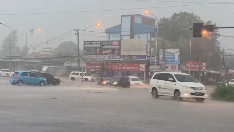 ฝนถล่มโคราชจมบาดาลทั้งเมืองรับเทศกาลออกพรรษา